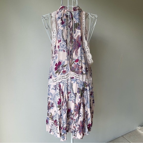 FREE PEOPLE SHE MOVES CHEMISE HIGH NECK LACE SLEEVELESS MINI FLOWER PRINT PINK M - Picture 9 of 10